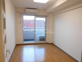 サンパレス赤塚【5階】の居間