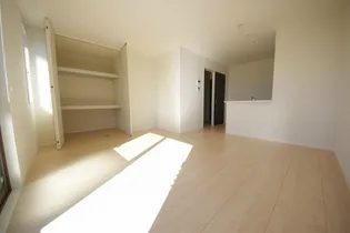 ヴィアソーレ A【2階】の居間