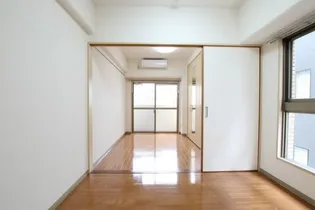 リファレンス博多駅前【3階】の居間