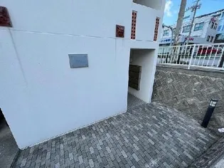 レオパレスちゅら【2階】の居間