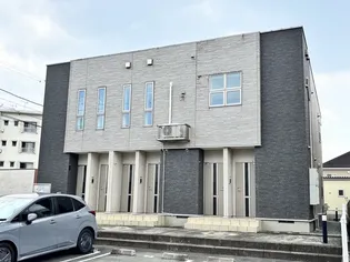 ナリッシュ【1階】の外観