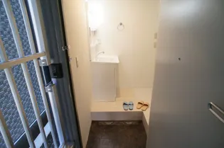 ラ・ハイール喜連【1階】の玄関