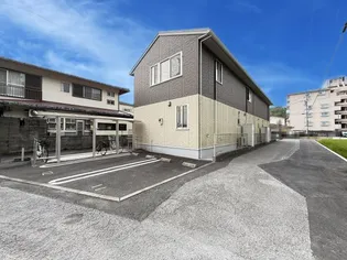 高知県高知市万々【アパート】の外観