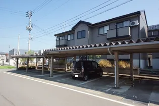 クリスタルハイツ A【1階】の外観