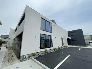 ル シェル クレール【2階】の外観