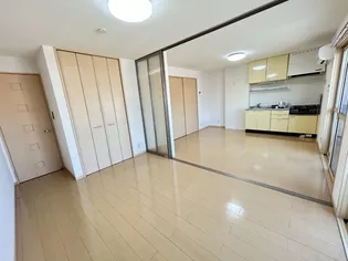 クレセント北峰 A棟【2階】の居間