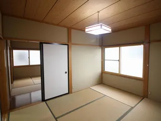 モアプレシャス【2階】の内装