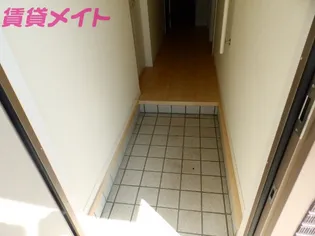 Rose A棟【1階】の玄関