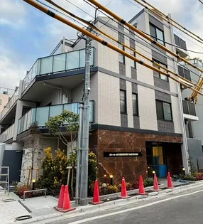 東京都新宿区大京町【マンション】の外観