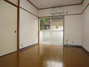 プリンスハイツ【1階】の居間