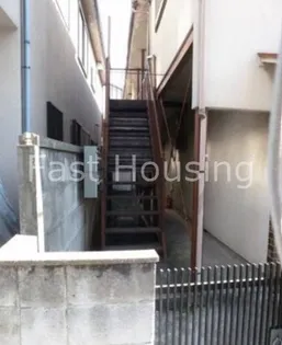 東京都中野区松が丘1【アパート】の外観