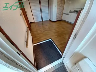 富士美荘 本館【2階】の玄関