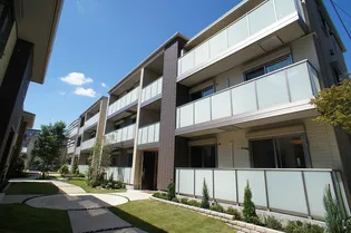 エメ ラ ヴィル Bの画像