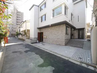 Salt【1階】の外観