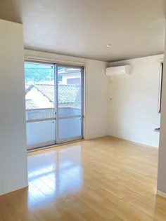 シャーメゾン西泉 A棟【2階】の居間