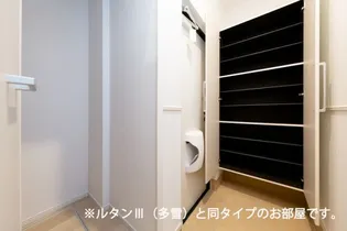 ヴィラアミング III【3階】の玄関