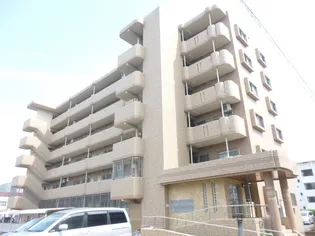 ユーミー新城の画像