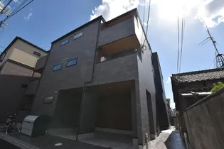 セレニティ法善寺【1階】の外観