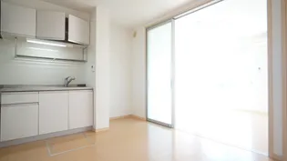 プルミエール【1階】の居間