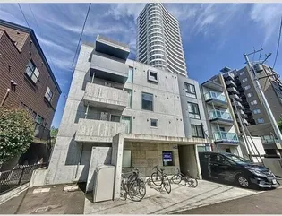 ラヴェーラ円山鳥居前【4階】の外観