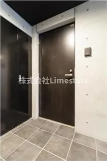 LAPiS白金高輪の玄関