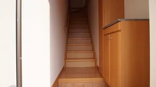 エル・ドラド【2階】の玄関