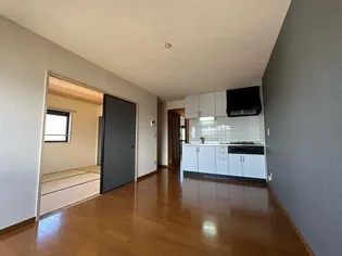 静岡県沼津市鳥谷【マンション】の外観