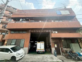 Shanks【2階】の外観