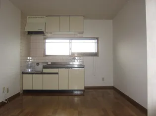 ボンヌ・シャンス【1階】の居間