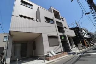 エルメゾン元麻布【2階】の外観