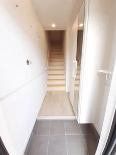 ルルディ モトヤマB【2階】の玄関