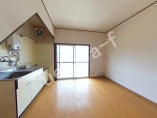 こだまアパートの居間