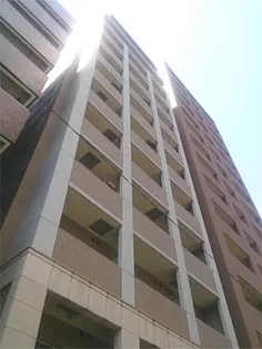 東京都新宿区市谷仲之町【マンション】の外観