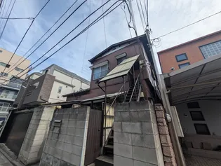 鶴岡荘の外観