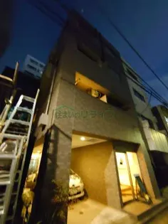 ヴィクトリー鈴木【2階】の外観