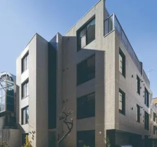 東京都新宿区市谷仲之町【マンション】の外観