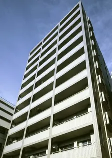 東京都新宿区西新宿3【マンション】の外観