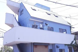 マンション青の画像