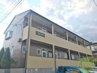 シェ・モア【2階】の外観