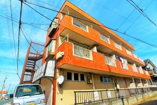 エメラルドハイツ中里【1階】の外観