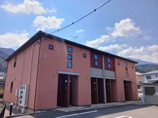 愛媛県四国中央市寒川町【アパート】の外観