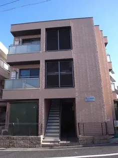 クレール三軒茶屋南【1階】の外観