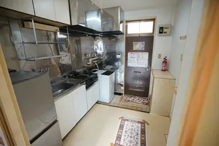 つるドミトリー【1階】の玄関