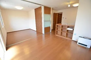 コンフォルト【2階】の居間