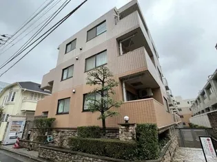 東京都新宿区大京町【マンション】の外観