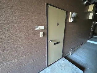 リバーサイドハイツ名切【1階】の玄関