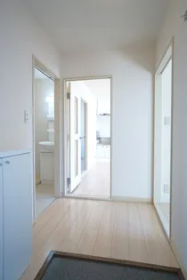 シェ・モワァB【2階】の玄関