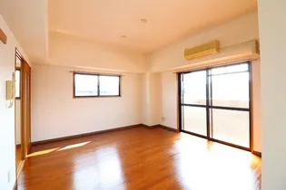 シャルマンII【2階】の居間