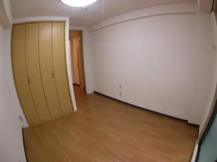 ロイヤルマンション【1階】の居間