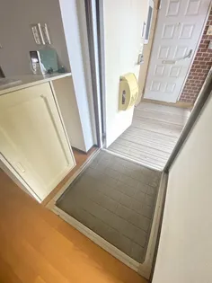 グリーンフィールドA【2階】の玄関